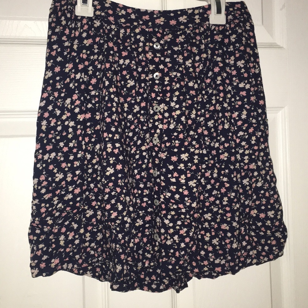 Floral skirt with buttons